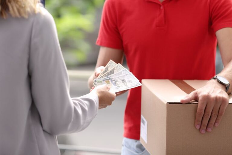 How to Save Money When Sending Packages Overseas: TOP 4 tips