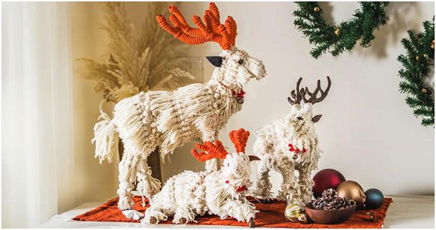 Santa's Reindeer Christmas Showpiece